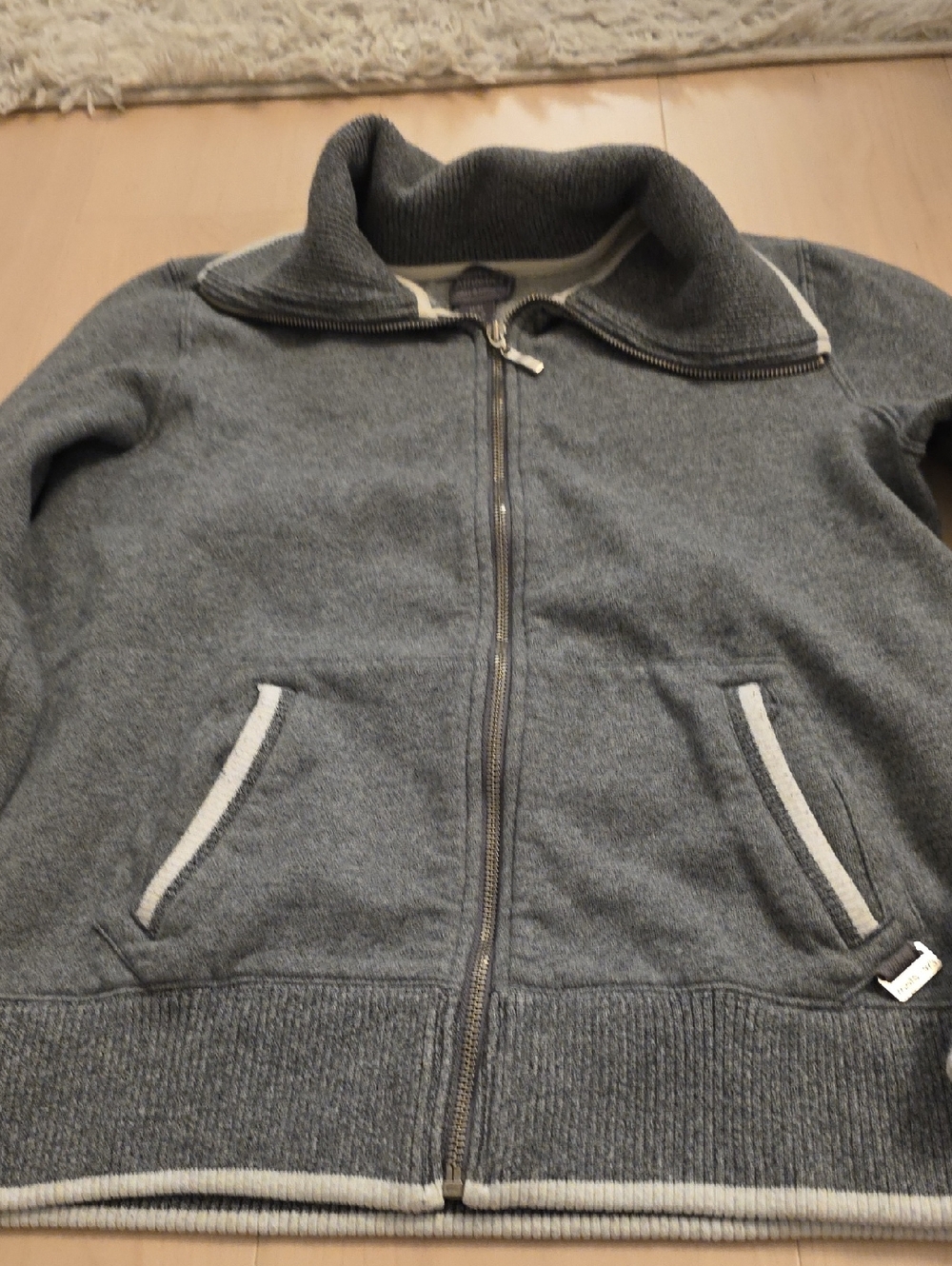 Roots Gray Zip-Up Women's Sweater with Cream Trim